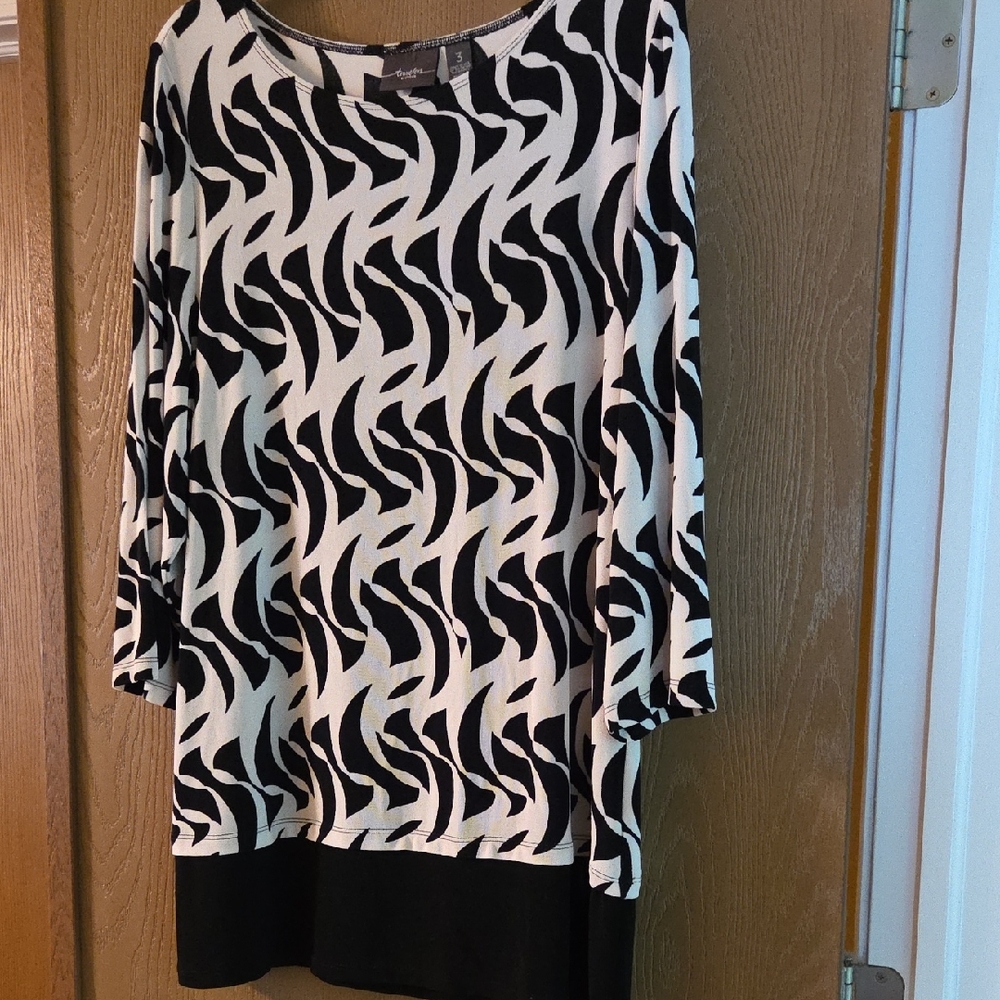 Chico's Black and White Long Sleeve Patterned Dress